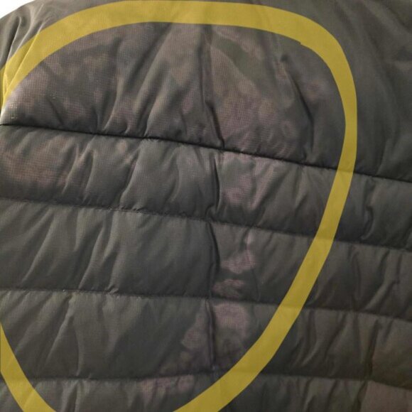 BLACK NORTH FACE COAT WITH BLEMISH ON BACK - Picture 6 of 6